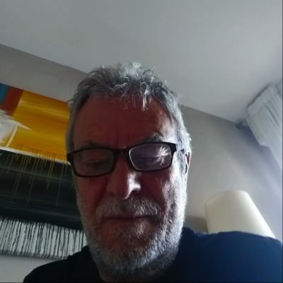 Sposato, con figli e nipoti. NO DM. Se seguito, seguo... forse, ma nient'altro. Altro? Notizie, Destra e il Milan 😉 Ah, ho il blocco facile 👍👋