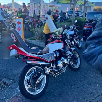 PCでFPSゲームメインでしてます。 バイク関連は無言フォローすいませーん。 #COD#APEX #バイク # cbx400f #バイク好きと繋がりたい #旧車