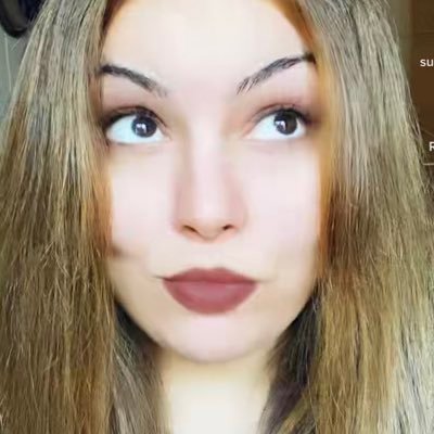 Ama de casa con mucha marcha,madre pirada 🤪, Blogger (lo tengo abandonao*), canto en la ducha (enamorada la tengo) , escritora amateur.