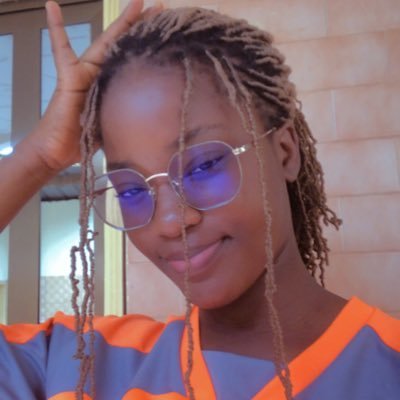 nouveau compte.😩Instagram : Petite_Dam.     Snap👻:Alby2352 #vivonslinstantpresent☺️