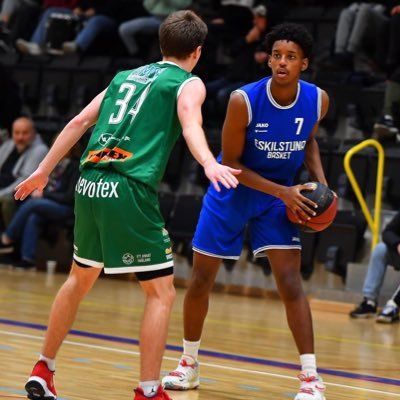 |6 foot 6 Guard|🏀 Co’24 |Team: Eskilstuna Men’s Basketball| Sweden📍   whatsapp: +46733445161