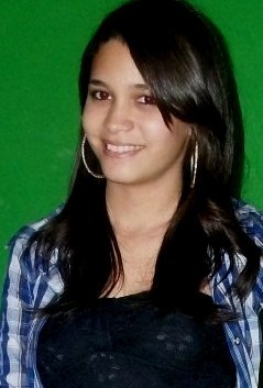 18 aninhos, ariana, sincera, orgulhosa, bipolar, louca, irônica, as vezes estressada, as vezes calma, e aproveitando tudo de bom que essa nossa vida tem!  :D
