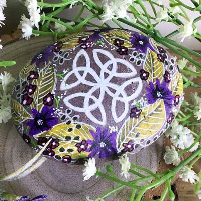 Hand painted Scottish Oathing stones by Elle Carling. Adding a contemporary twist to the ancient custom of the Celtic Oathing Stone.