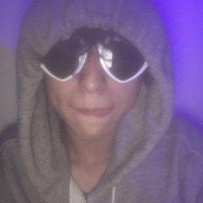 pmapplee's profile picture. Usaba twitter para ver porno, pero también puedo twetear algo así pero bueno sígueme