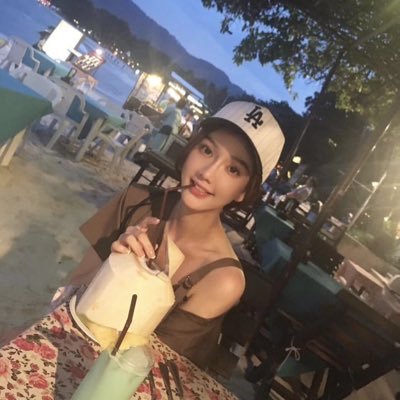 chengbi10687766's profile picture. #byebyebirdie Left to Phaver