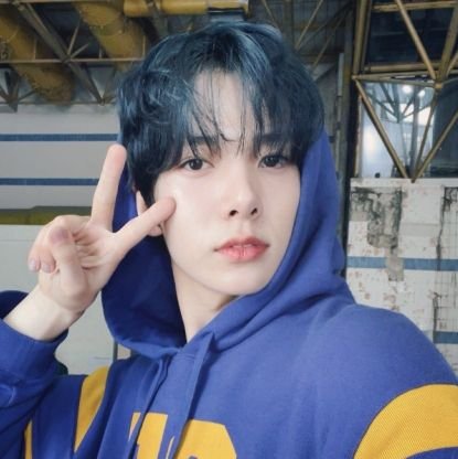 bt31404597's profile picture. 