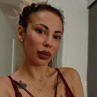 Rocsanaaa93's profile picture. 