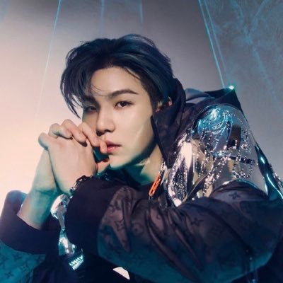 I’m just a tiny purple dot in a huge purple ocean ♡ Stan Li Shang