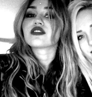 dearfaux's profile picture. 