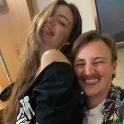 floatalonggoods's profile picture. Average human.