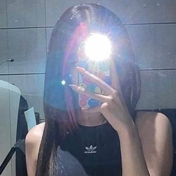 yejiallthetime's profile picture. eu, yeji e chá de erva cidreira.