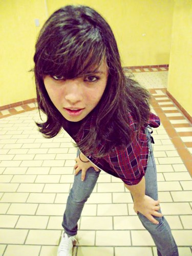 Sou Atriz 18 anos,estrovertiida engraçada,adoro balada,sociial cm os amiigos,conhecer melhor me siguaa okk