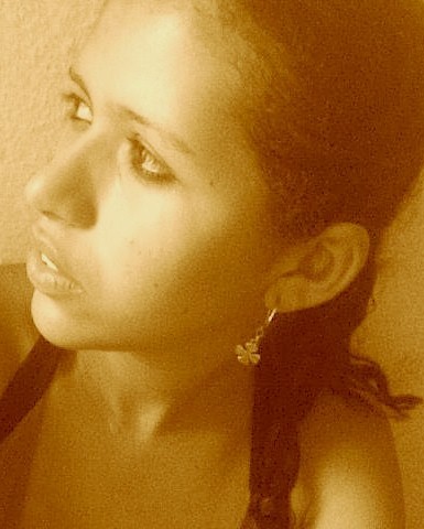 Sou a menina sonhadora, romântica a moda antiga, brincalhona, sorridente,Aquela que você raramente irá ver séria... =D