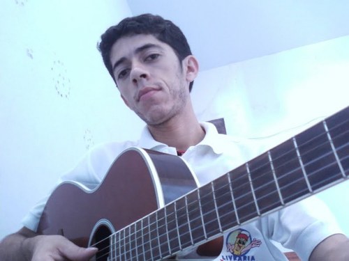 Prefiro a música, porque ela ouve o meu silêncio e ainda o traduz, sem que eu precise me explicar.
