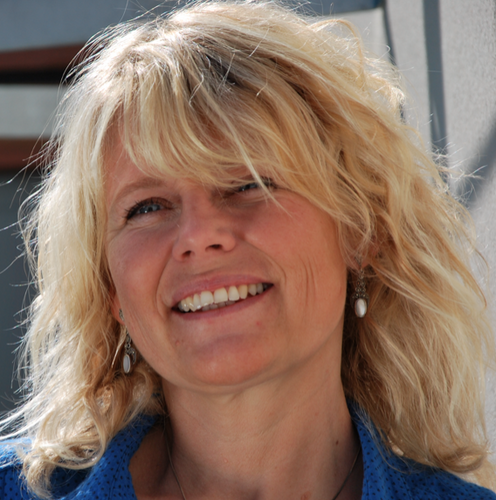 lotten's profile picture. Språkpolis, basketspelare, fembarnsmamma och på ytan både blond och blåögd.