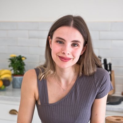 Bestselling cookery author, championing plantbased eating for animals & the planet 🌱 Creator of Naturally Sassy Studio where ballet meets fitness 💪🏻