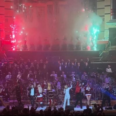 Professional choir | Clients include @JoshGroban, @RusselltheVoice, @BBCSoP, @AVFCFoundation. @kathjenkins @raymondgubbay. A choir, but different.