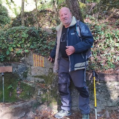 Nascut al Poble Sec de Barcelona fa molts, molts anys.
Enamorat de les muntanyes, de Catalunya, del Berguedà, de la meva dona, dels meus fills i dels meus néts.