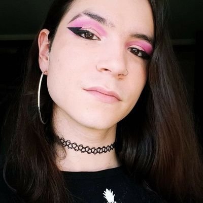 Estudiante de Trabajo Social - Trava orgullosa.
Entre cosas serias y memes.