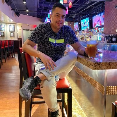 DirCom @clinicamedellin. Este perfil es personal, me gustan los deportes, la política y la musica. Siempre dispuesto a ayudarles para que crezcamos juntos.