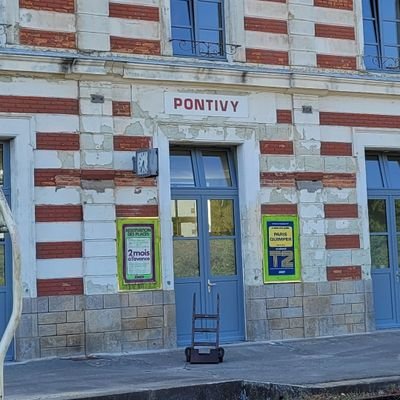 Une gare pas comme les autres 😉

#Gare #Pontivy  #CentreBretagne #Morbihan #FretFerroviaire #GareRoutiere #SNCFreseau