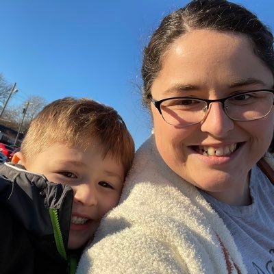 Teacher Librarian and Mom. Love everything technology and thrifting
