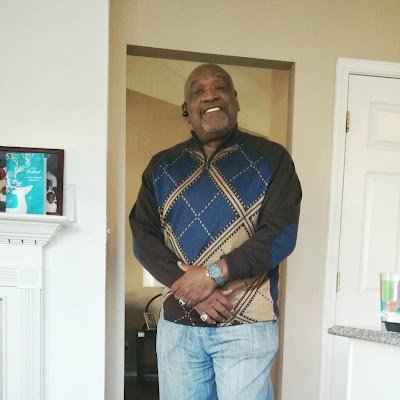 russellsandfor6's profile picture. 