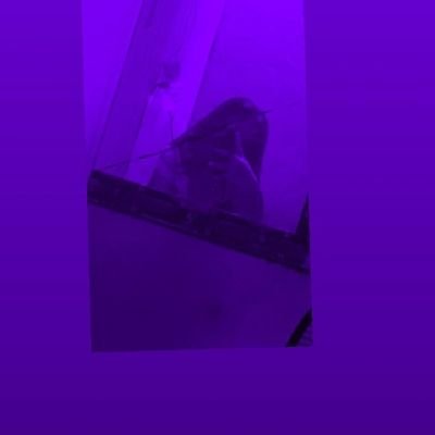 nielly40442138's profile picture.