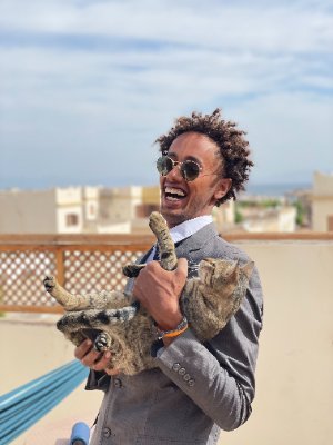human being, kind of a generic person low-class mixed, no race no class no gender, IG@nuvelom
https://t.co/cyMNYLvyL4