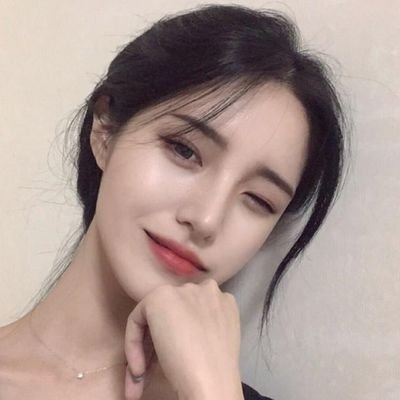 whanduoduo0's profile picture. 耳朵痒有棉签。 那下面痒呢？