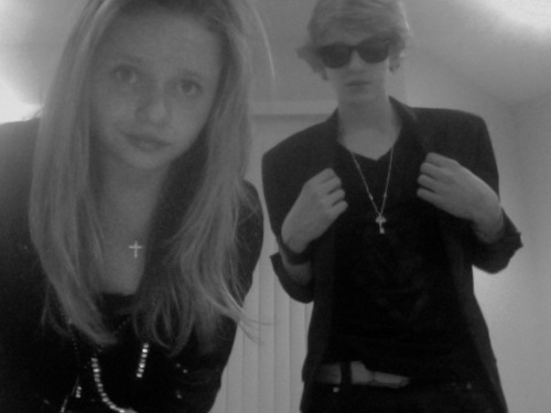 I Absolutely Support Alli simpson shes my inspiration. You Gotta love her! I wanna give Alli & Cody Simpson a round of applause!Alli Simpson followed 8/3/11 :D!
