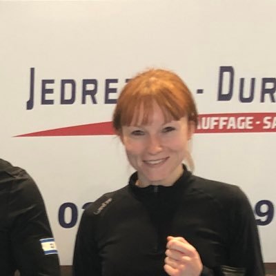 Je suis ingénieure informatique, j'aime apprendre, je suis très curieuse et j'aime faire du sport et voyager.