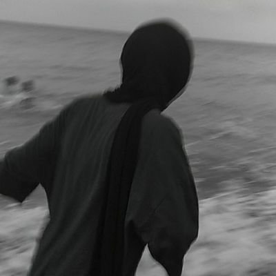 Ait olmadığım bir denizin tam ortasındayım. 🦋