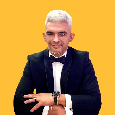 Senior graphic designer, specialized in logo, visual identity, printing , UI and social media designs