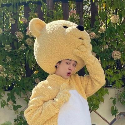 Lara32752637's profile picture. she/her 🇭🇺🇭🇺
 Likes:
✨ kpop (Insomnia, Moomoo, ToMoon, Carat, Moa, Neverland,  (my favorites))
✨5 second of summer
✨The score