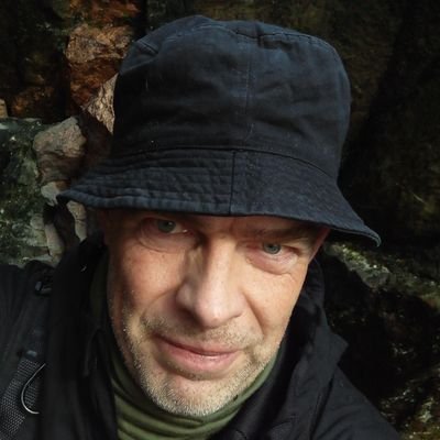 Miehittämätttömän sotilasilmailun asiantuntija A3/FinAF.
UAV:t, sotilasilmailuhistoria, lentoturvallisuus, vaellus/retkeily/eräjormailu. Ja kissat.