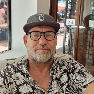 Husband and father living in Cape Town working as an art dealer. Owner of WORLDART.