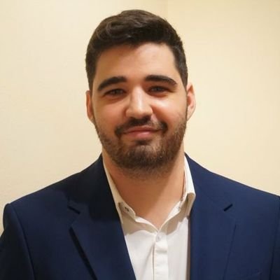 Ingeniero Superior con espacialización en Robótica, Automatización y Control de Procesos.