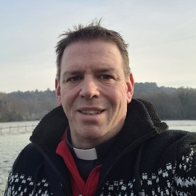 dr Jan-Jaap van Peperstraten
Zwarecirkelstillert.
Hoopverlener.
Pastoor des Vaderlands.