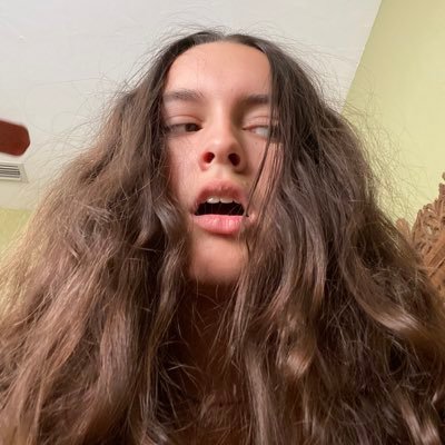 akgomez04's profile picture. writer