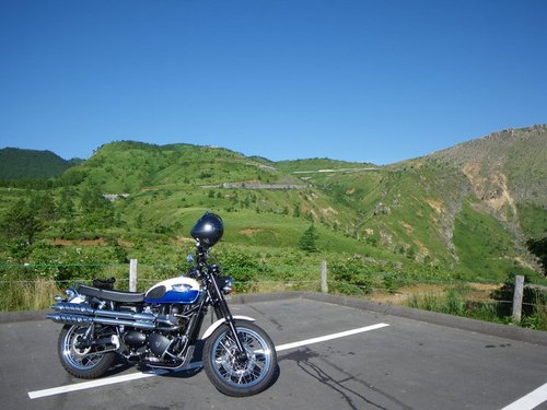 ふと気付いた、最近バイクの事しか考えてない・・・。
他にもやる事あるのにね。

　アホなコメントから、感動的な捨て台詞まで・・・。
毒を沢山吐いていきま～す。(*^^)v

　triumphに乗り始めて……今年で17年目！
Twitterを始めて14年目…
沢山の皆様にご迷惑をかけ続けているようです……