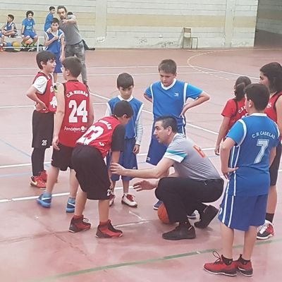 Solo una mente educada puede comprender un pensamiento diferente al suyo sin  aceptarlo.

Bibliotecario, árbitro de baloncesto y papá orgulloso.