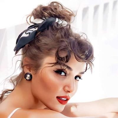 I ❤️ U
HANDE ERÇEL