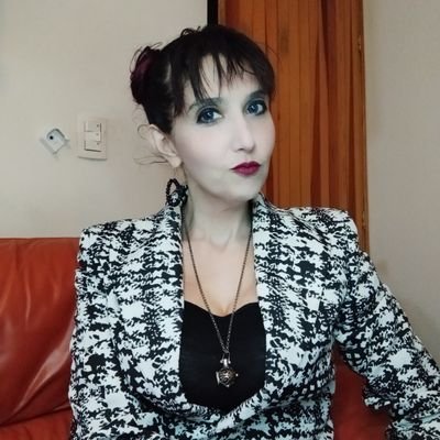 Directora de Comunicación Política en @SabaConsultores.
Lic. en Letras, Dipl. Arte Dramático,. MA. en Com. Política, España, Mkt Político ITAM.