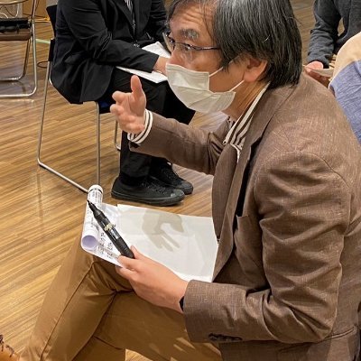 メディアとコミュニケーションと記号の謎を考えながら47都道府県を旅をし、酒を飲み、語り、風景を愛し、暮らしています。ちなみにtwitterは「公開メモ帳」として使っています。基本ここで対話はしません。対話を大切にしてるからこそ、mentionには反応をしません。御用の方はFBへ。