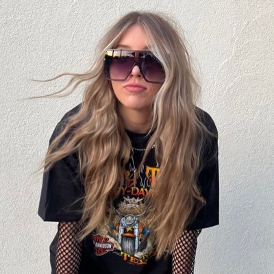 skidmarkk3's profile picture. 💭 sensitive with good intentions.  I laugh a lot