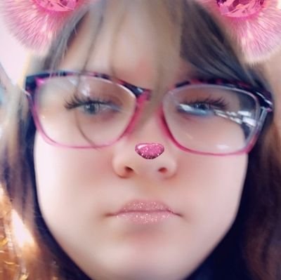 I'm 18 graduate this year color pink and purple smoke never never had covid either like the chipettes n Disney frozen Elsa and Anna hate Liam's beans