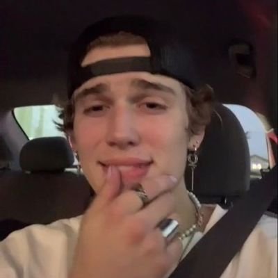 Candymillerr's profile picture. 🍋🐮🍒
nem sei oq tô fazendo da minha vida