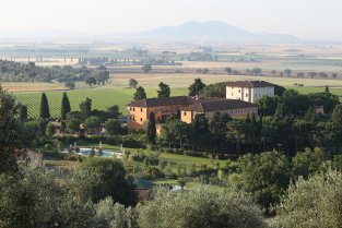 Exclusive #luxury #hotel wine & #SPA gourmand resort offering luxurious guest rooms, gourmet dining,  #golf. Superb meeting & wedding location in #Tuscany