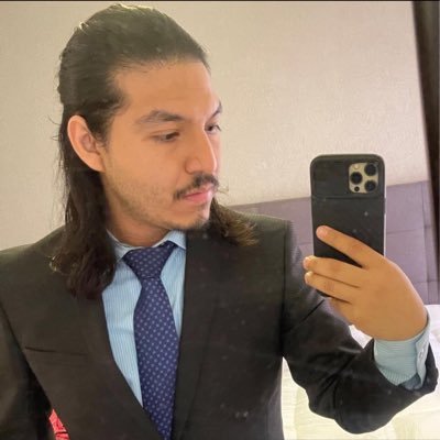 Asesor psicológico. La razón es más que el sentimiento, porque el sentimiento es pasajero y la emoción se racionaliza; se establece. 22 inviernos a mi lado.
